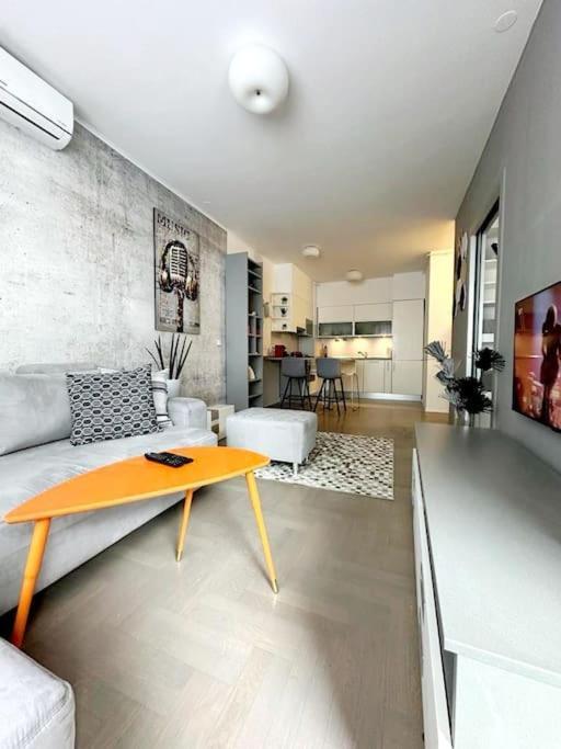 Urban Oasis: Stylish Retreat Apartment ซาเกร็บ ภายนอก รูปภาพ