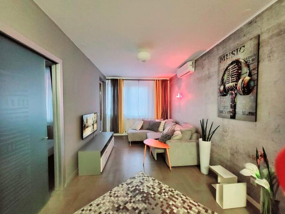 Urban Oasis: Stylish Retreat Apartment ซาเกร็บ ภายนอก รูปภาพ